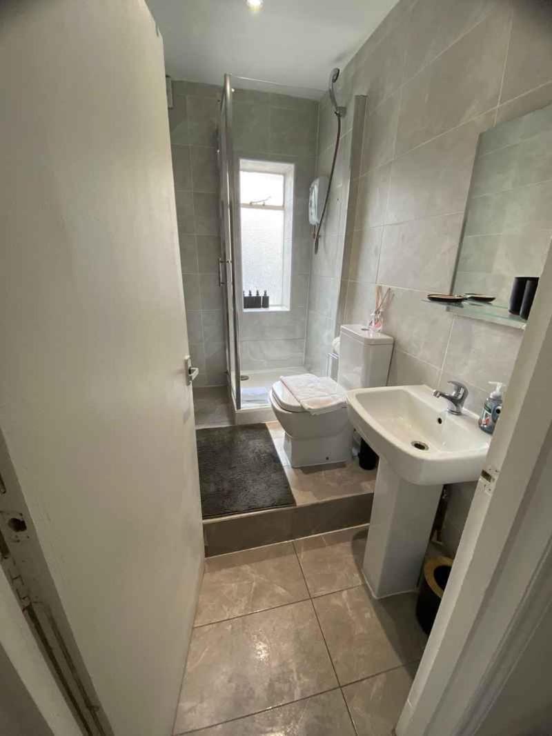 Lovely 2 Bed Flat In Soho! Лондон Екстериор снимка