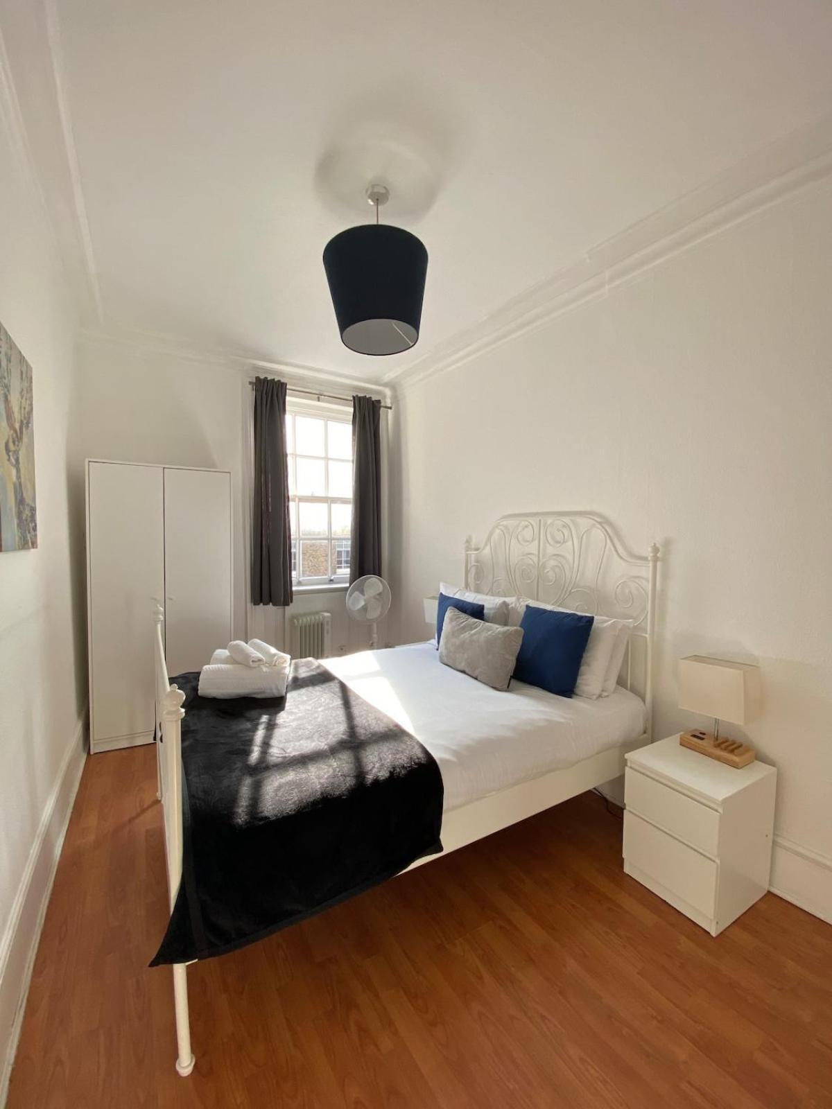 Lovely 2 Bed Flat In Soho! Лондон Екстериор снимка